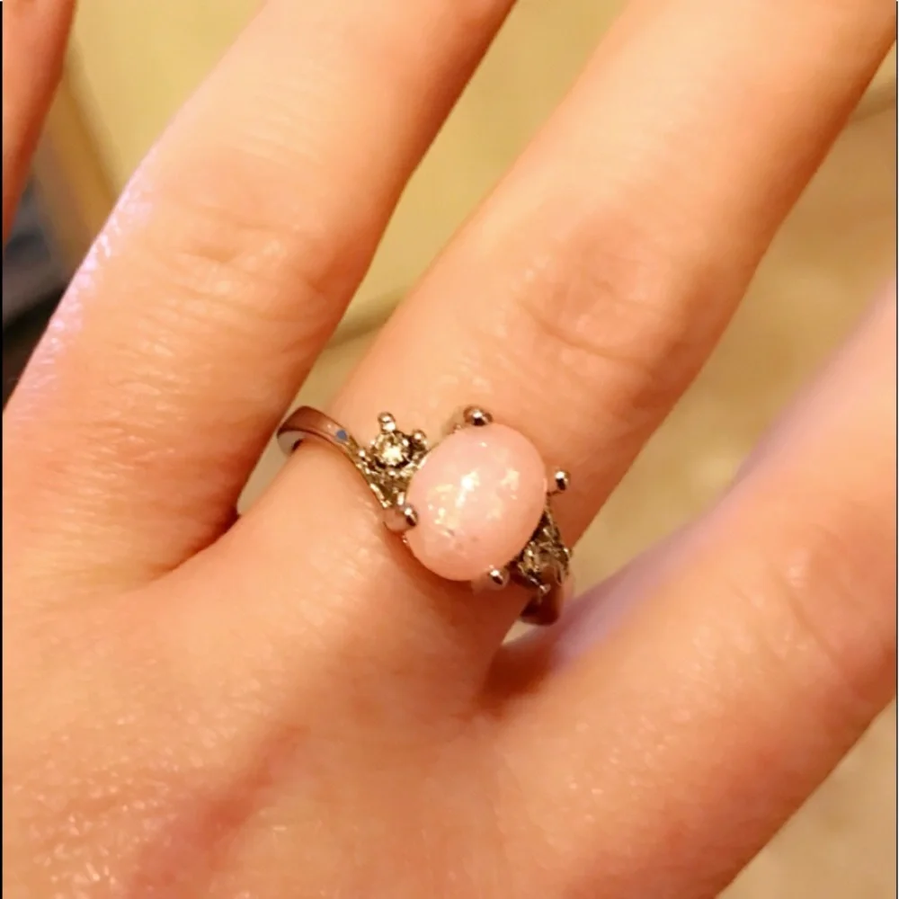 BRAND NEW.925SS OVAL CUT PINK OPAL RING